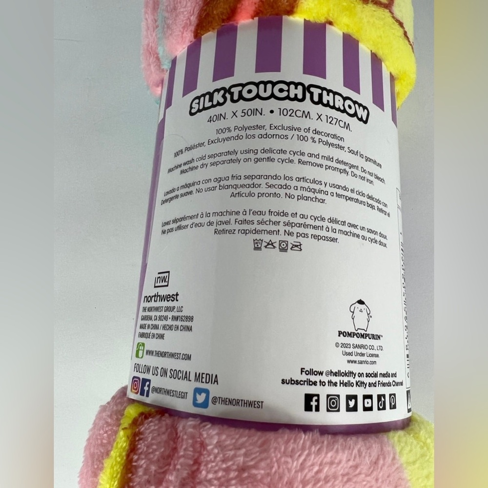 NEW Hello Kitty Pompompurin Blanket Sanrio Silk Touch Throw 40” x 50” - Picture 9 of 10